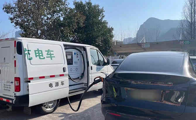 大柴旦行政委员会汽车搭电